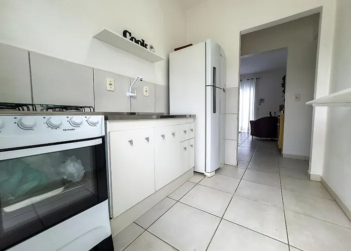 Casa c/ piscina e churrasqueira para até 6 pessoas